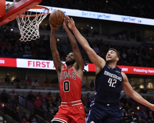 NBA防疫備忘錄,建議球員暫停簽名及擊掌。AP