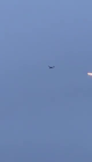 飞弹射向无人机。