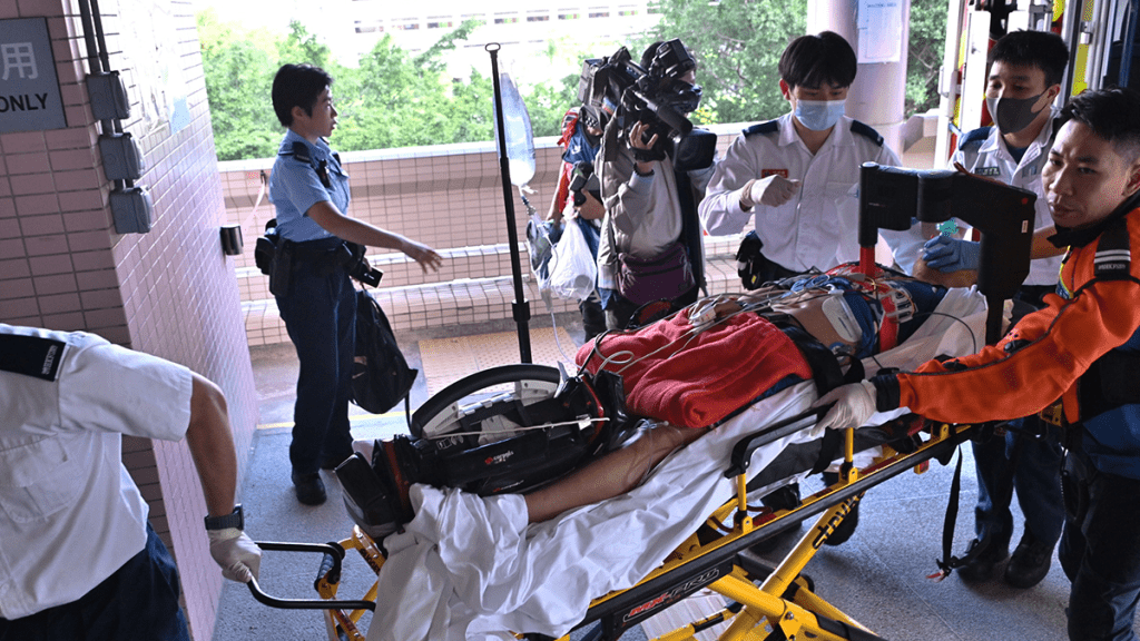 男子送院搶救後回復知覺。