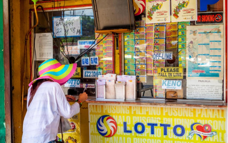 男子的信用卡被盜用在商舖購買香煙及多張刮刮樂,而其中一張刮刮樂竟中得50萬歐元頭獎。Alamy示意圖 男子的信用卡被盜用在商舖購買香煙及多張刮刮樂,而其中一張刮刮樂竟中得50萬歐元頭獎。Alamy示意圖