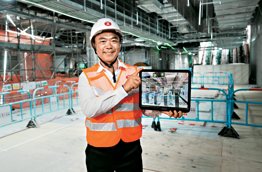 港鐵公司項目執行主管──北環綫（第一期）羅廸高表示，工程引入虛擬實境（VR）及擴增實境（AR）技術有助確認各種設施、裝備及管道等裝設位置是否正確。