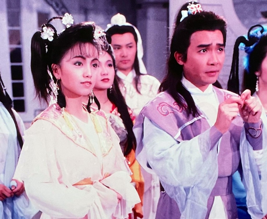 1989年26岁的梁朝伟和邓萃雯拍《侠客行》。