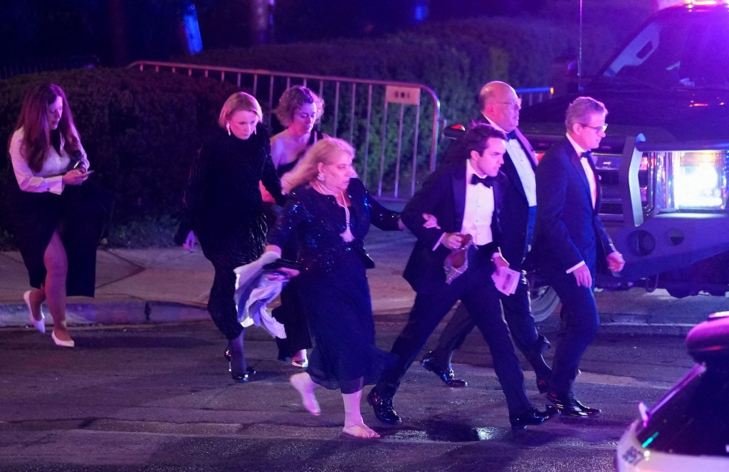 特朗普出席白宫记者会晚宴时有枪手开火后，宾客正在紧急撤离。路透社