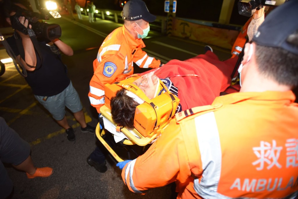藍田私家車撞倒一對過馬路父子