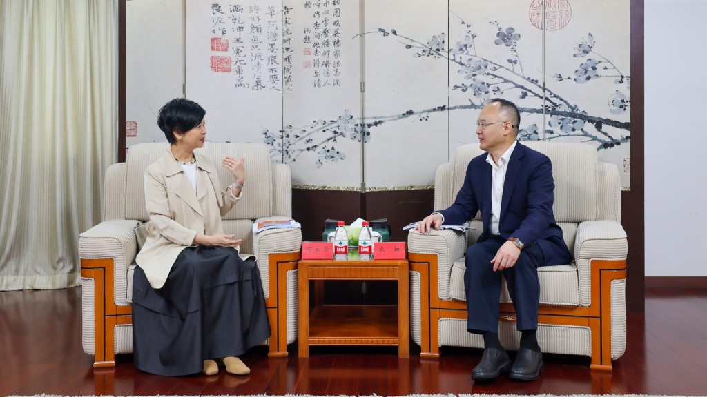 國務院港澳辦副主任農融(右)會見何永賢(左)一行。