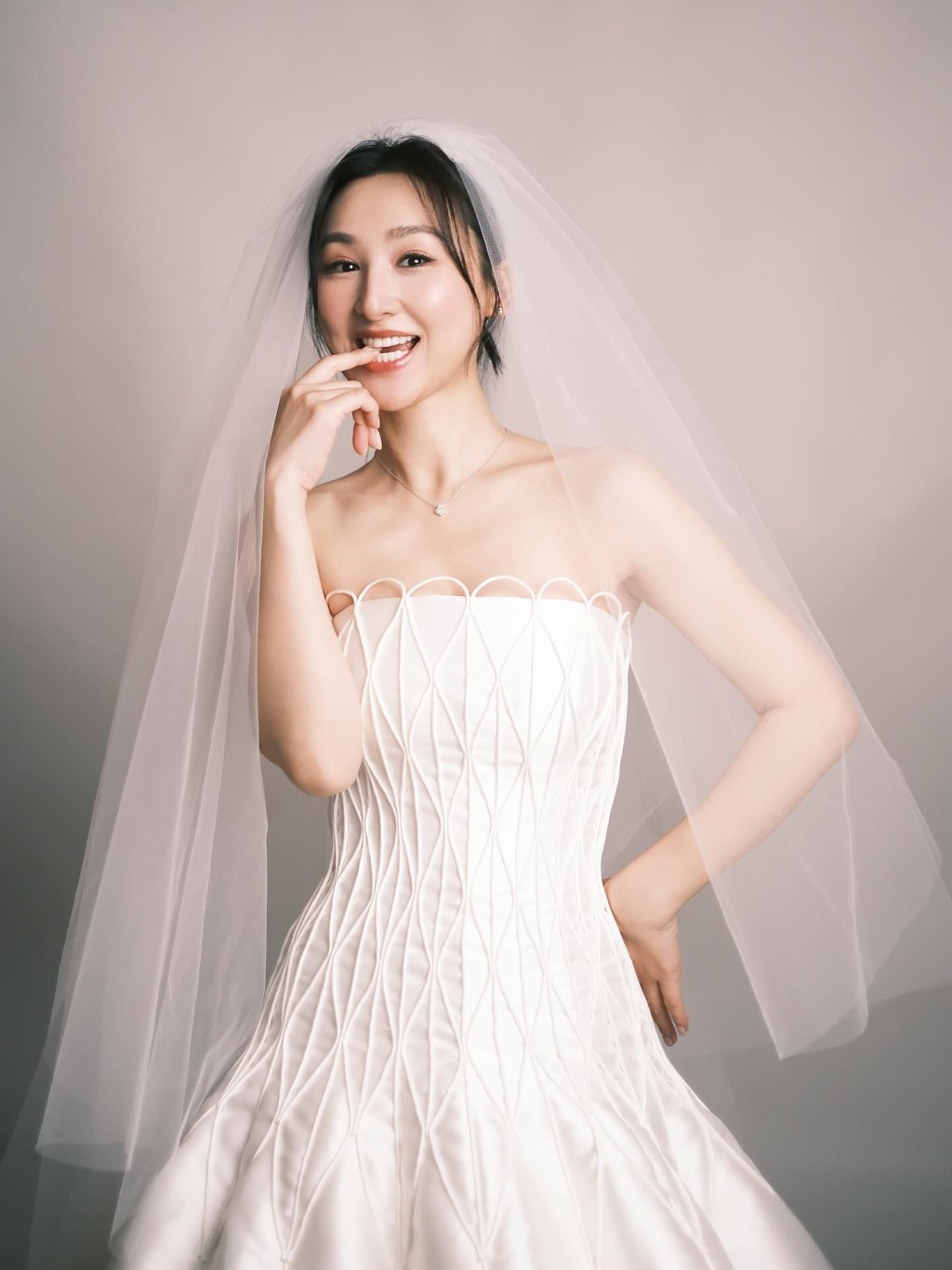 高海寧的婚紗相好靚。 高海寧的婚紗相好靚。