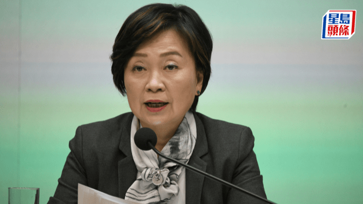 正於英國進行外訪的教育局局長蔡若蓮，原定當地時間周四下午出席教育展的專題討論環節，惟昨有傳媒發現，該行程疑突然被取消。