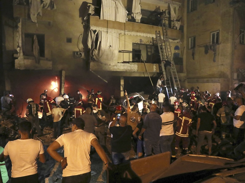 燃料储存缸爆炸及引发火警。AP   