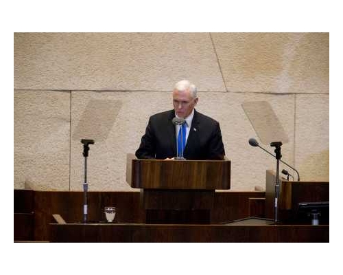 彭斯向以色列國會議員發言。AP