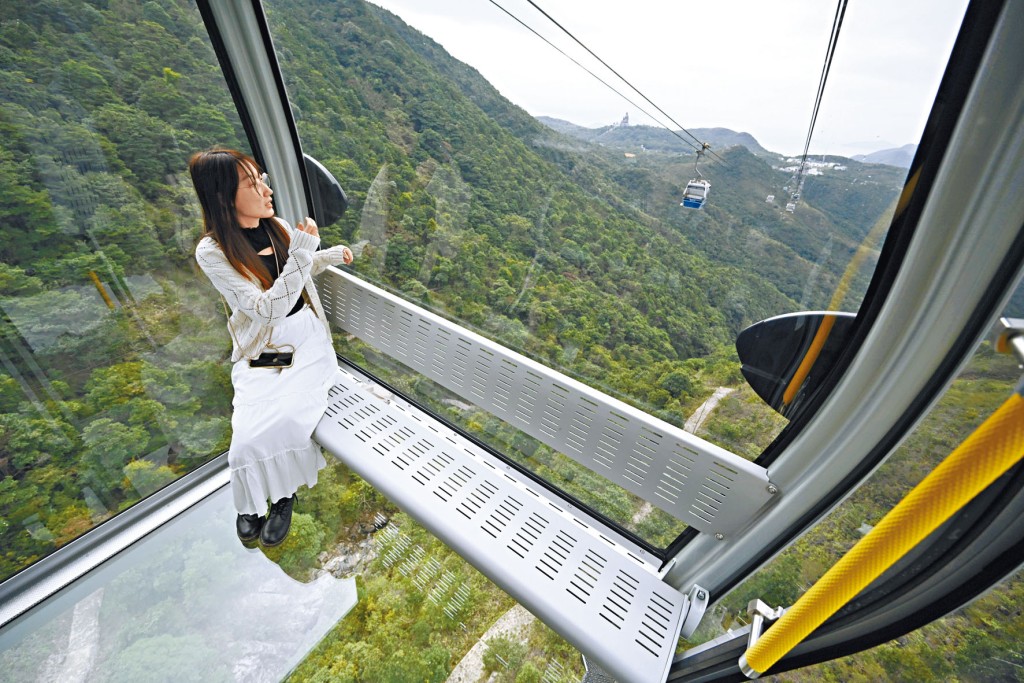 昂坪360全透明玻璃的「全景纜車Crystal+」投入服務。