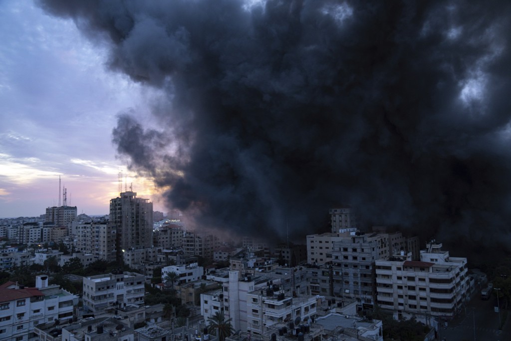 加沙地带遭到猛烈空袭。美联社