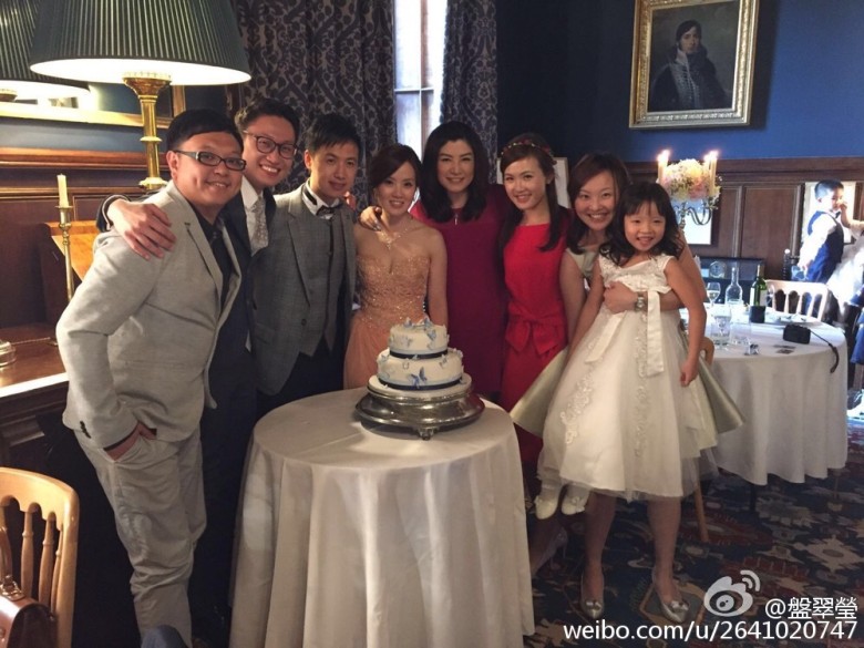 盤翠瑩離開了新聞部後，2016年與香港流浪足球會行政總監馮嘉奇在英國舉行童話式婚禮。
