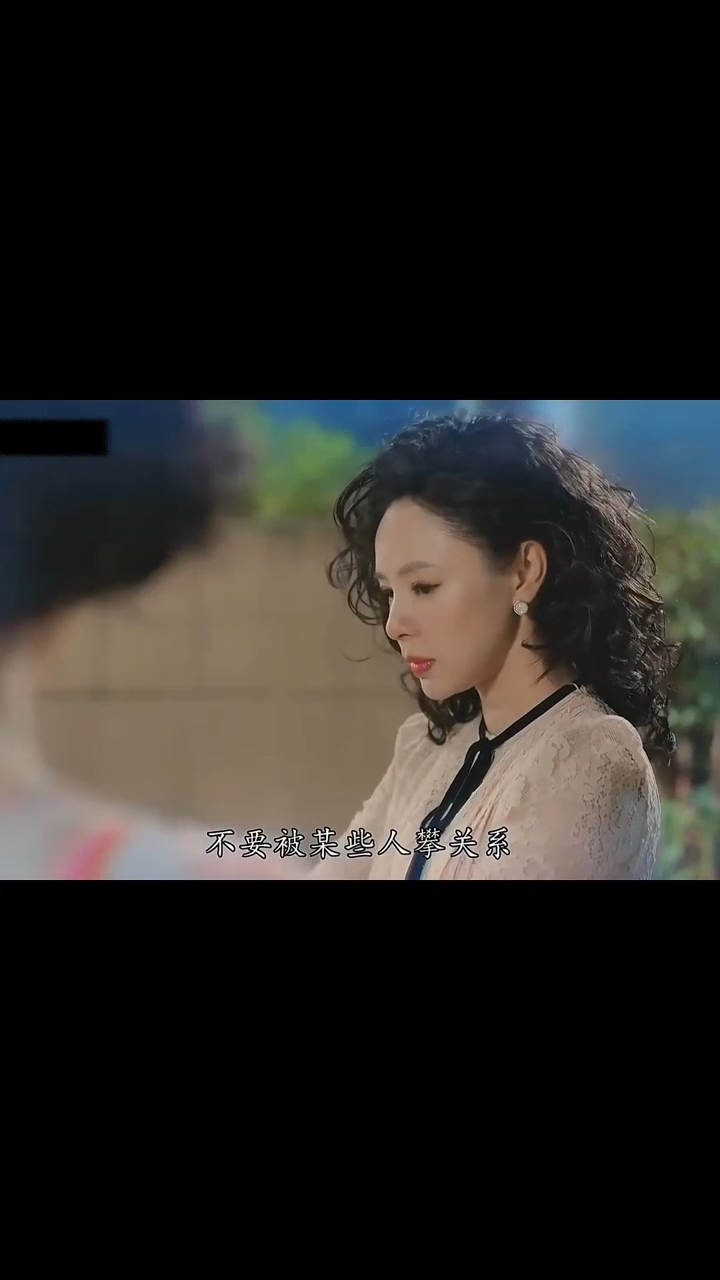 譚凱琪飾演張智霖的生母，後來被江美儀毒死。