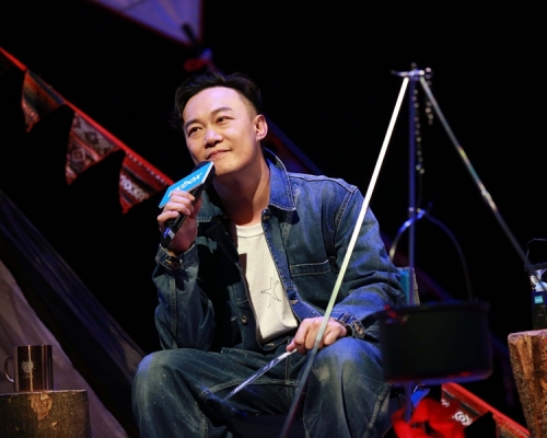 Eason同听众分享得很开心，几乎不舍得结束。