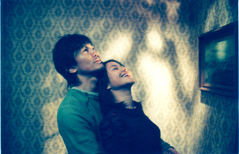 林嘉欣於2002年拍攝電影《戀之風景》時，邂逅唱片監製陳光榮。