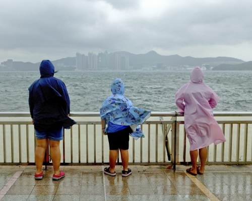 預測今日多雲有幾陣雨。資料圖片
