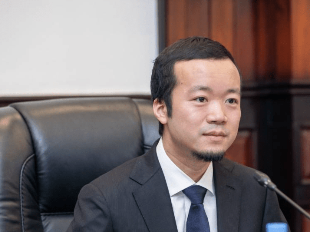 這次是在美英制裁後,陳志首次在法律層面作出正式回應。 這次是在美英制裁後,陳志首次在法律層面作出正式回應。