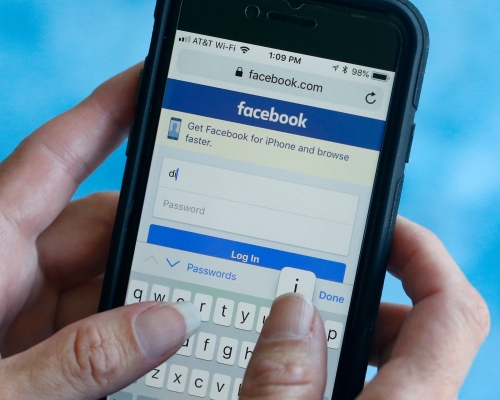 社交网站facebook推「切断离线追踪」功能。AP图片