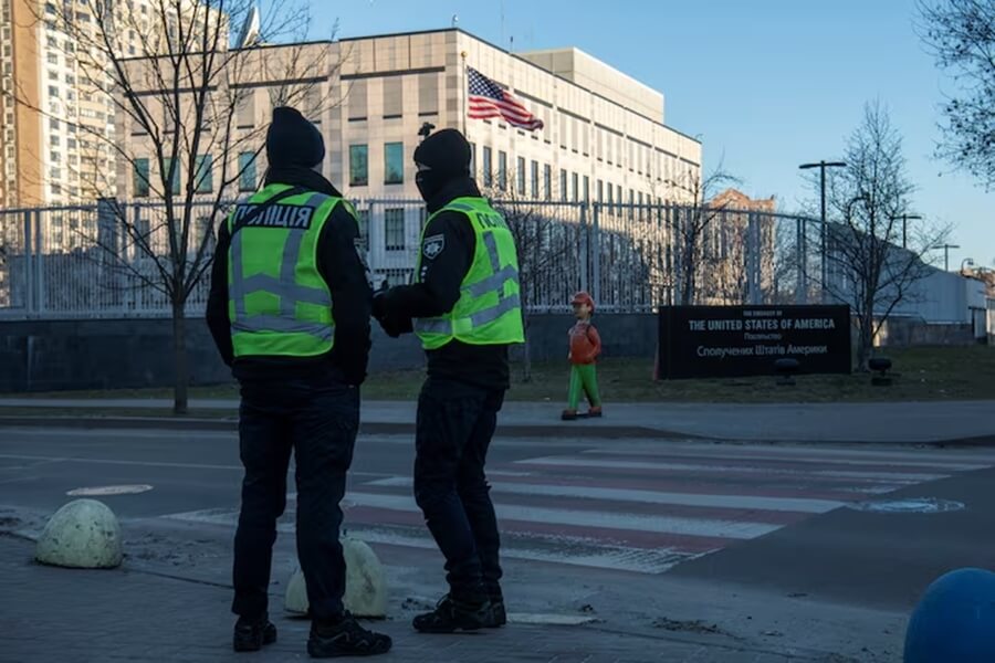 美國駐基輔大使館警告，未來幾天俄羅斯無人機和導彈攻擊烏克蘭全境的風險提升。路透社