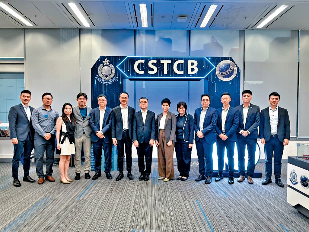 林焯豪(左六)早前與教育局代表會面，就促進數字教育發展作交流。