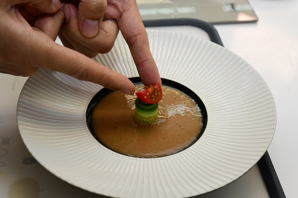 可以凍湯材料作裝飾。 可以凍湯材料作裝飾。
