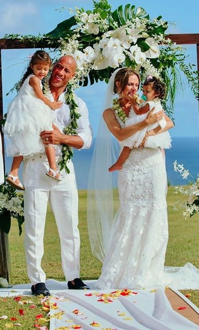 狄維莊遜上月初與妻子及兩名女兒一家四口確診新冠肺炎，現時已康復。