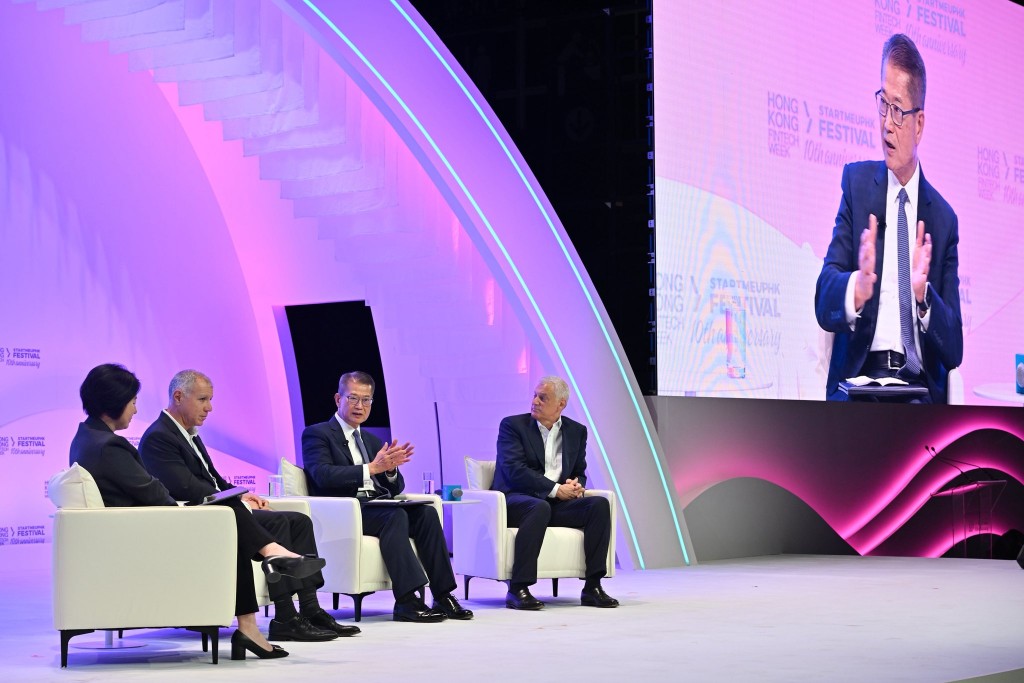 陳茂波參與金融科技周討論環節。陳茂波fb