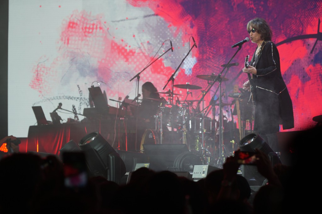 夏韶声应鼓手要求，临时加插《空凳》一曲。