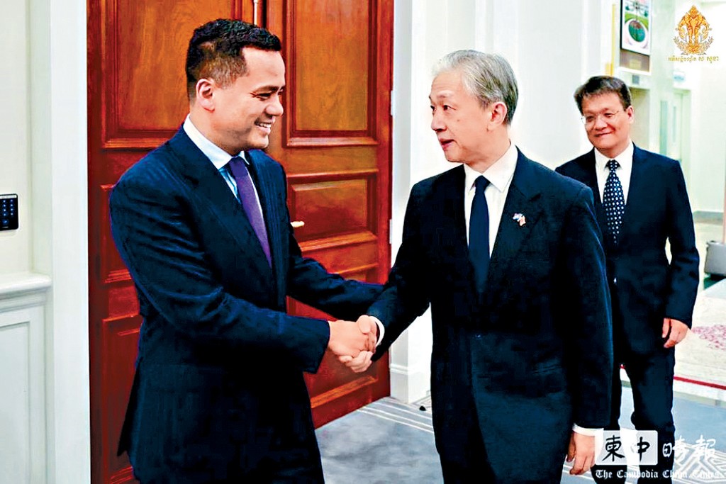汪文斌（右）會見柬埔寨副首相兼內政大臣韶索卡。