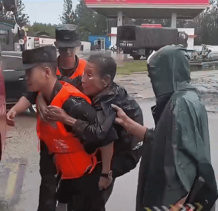 遼寧葫蘆島市暴雨成災，已轉移群眾7075人，成功解救被困群眾83人。