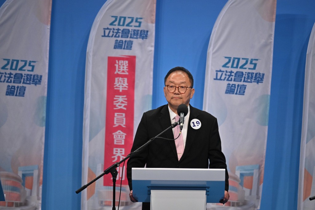 黃錦輝涉不小心駕駛，發生交通意外後沒有停車，發生交通意外後沒有報案及酒後駕駛被捕。