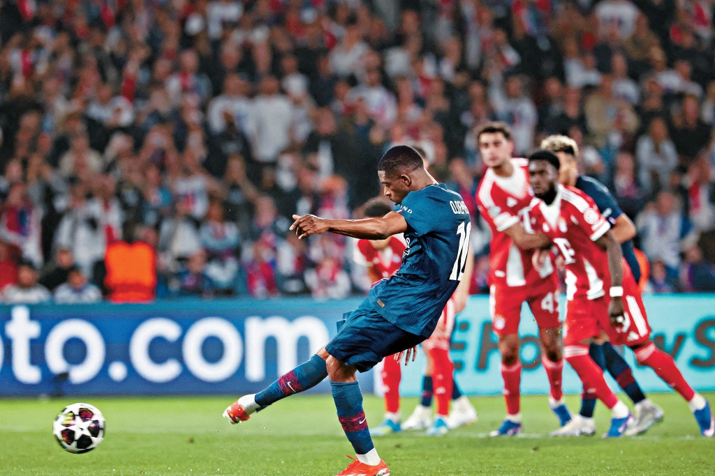 PSG共入5球，其中一球來自奧士文尼迪比利（藍衫）的12碼。