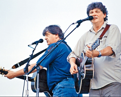 組合Everly Brothers的哥哥Don（右）上周六亦離世，弟弟Phil 7年前病逝。