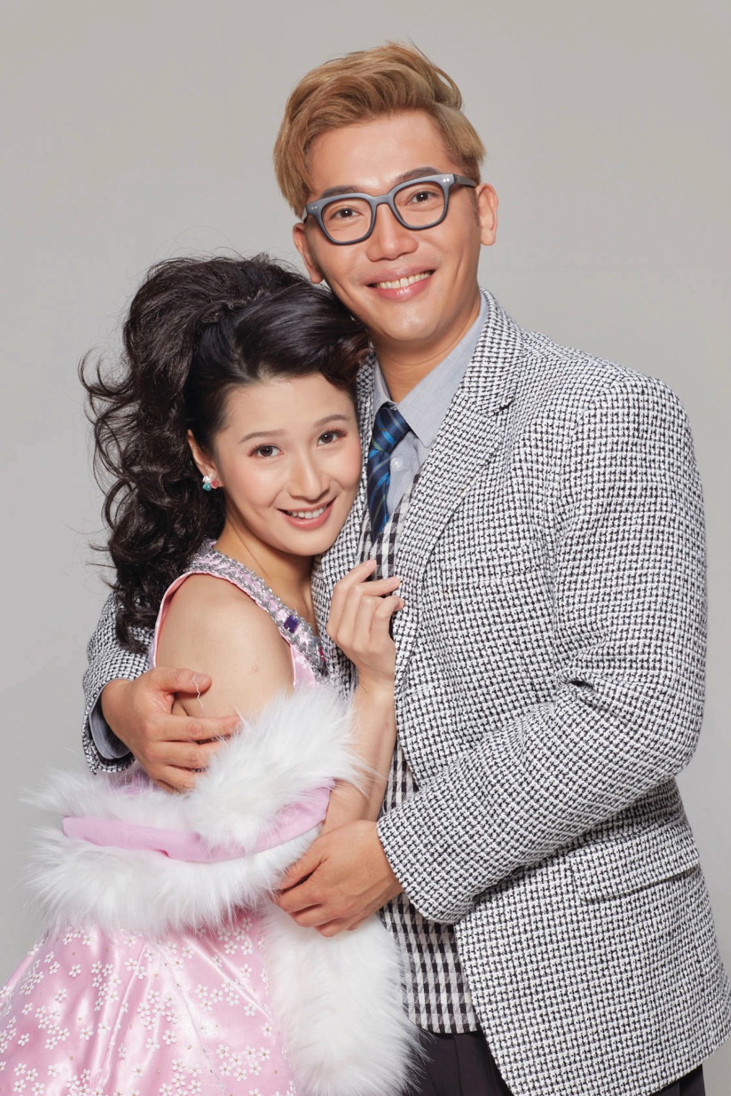 黄建东在舞台剧《我老公好闷呀》与蔡颂思首次合作。