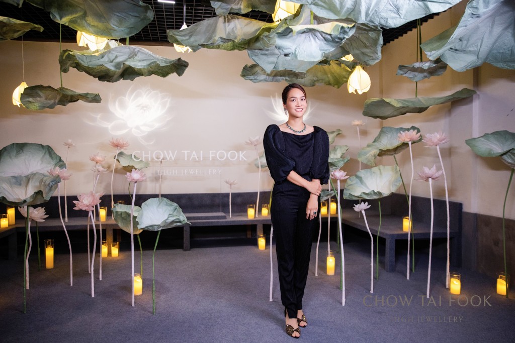 周大福珠寶集團副主席鄭志雯表示，將透過今次全新高級珠寶系列，向全球奢侈品市場展示周大福在高級珠寶上的工藝和大膽宣言，表達東方美學。