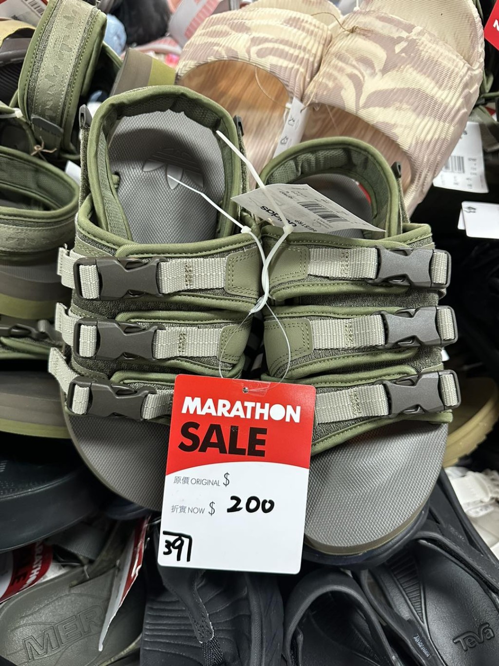 马拉松开仓 精选减价拖鞋及凉鞋款式