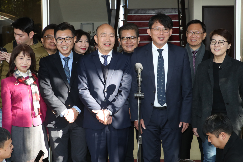 國民黨韓國瑜和江啟臣，昨日與民眾黨8名立委當選人閉門會面。中時