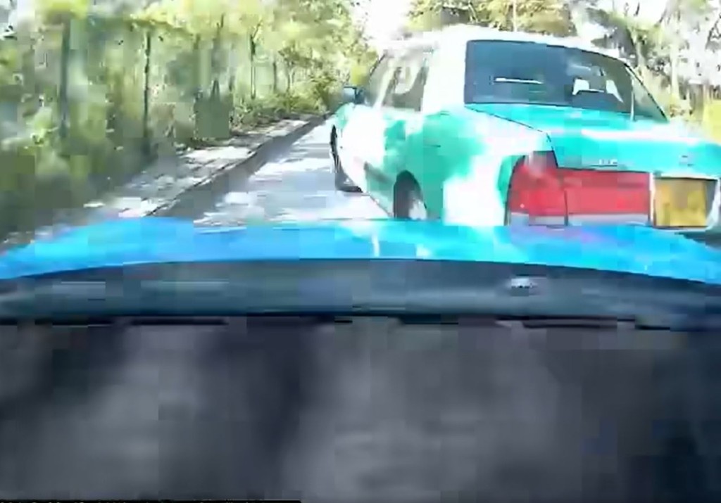 豐田收制不及直撞綠的車尾。車cam L（香港群組）吳知影片截圖
