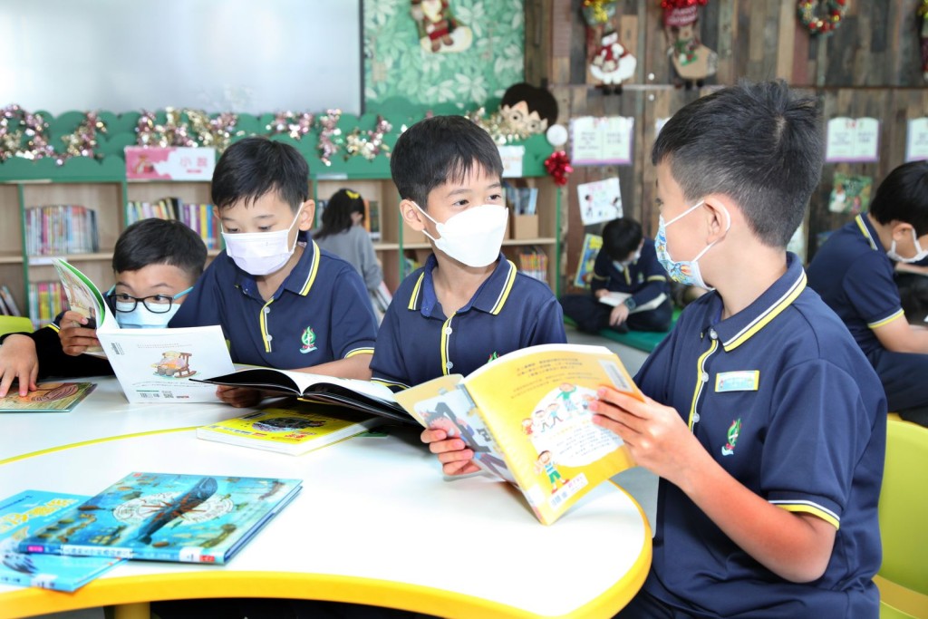 學生之間互相分享和照顧彼此，從而培育其德商。