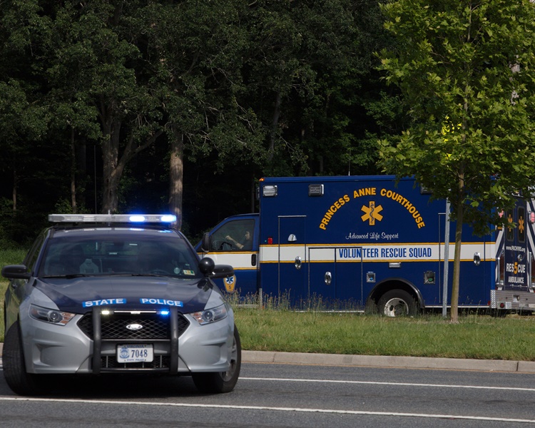 案发在东南部维珍尼亚比奇的市政大楼。AP