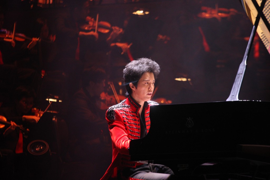 李云迪以18岁之龄拿下萧邦国际钢琴比赛金奖。