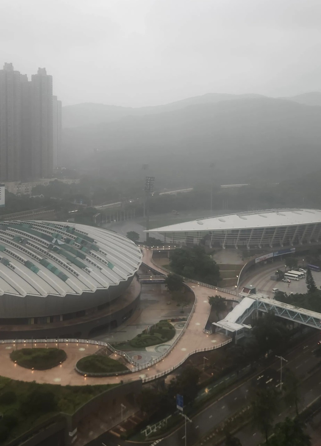 網民:黑雨-乖乖留在安全的地方。資料來源:elainelau8564@Threads 網民:黑雨-乖乖留在安全的地方。資料來源:elainelau8564@Threads