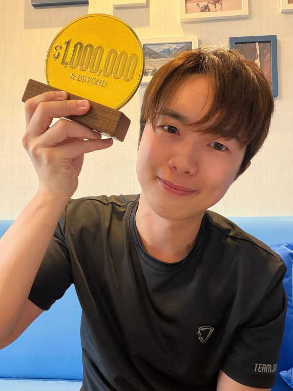 90後旅遊KOL小斯去年10月據報斥資達1.368億元,購入新地旗下北角海璇II一伙高層平台特色戶連雙車位。 90後旅遊KOL小斯去年10月據報斥資達1.368億元,購入新地旗下北角海璇II一伙高層平台特色戶連雙車位。