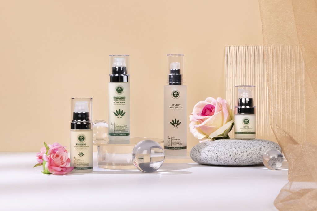 英國全手工製作的純素護膚品牌PHB Ethical Beauty挑選了4款適合熟齡肌使用的天然純素護膚品為母親節精選。 英國全手工製作的純素護膚品牌PHB Ethical Beauty挑選了4款適合熟齡肌使用的天然純素護膚品為母親節精選。