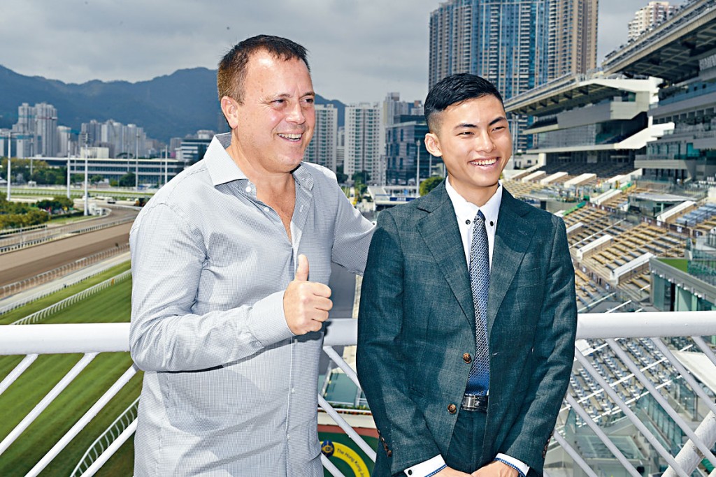 黃智弘昨日與師父方嘉柏會見傳媒。