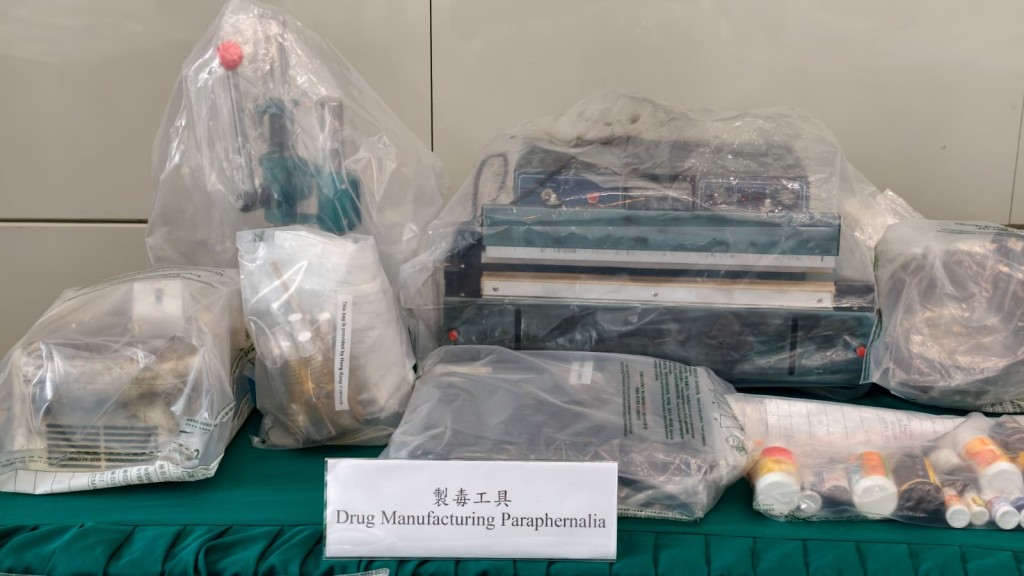 海關檢獲大批製毒及包裝工具。黃文威攝 海關檢獲大批製毒及包裝工具。黃文威攝