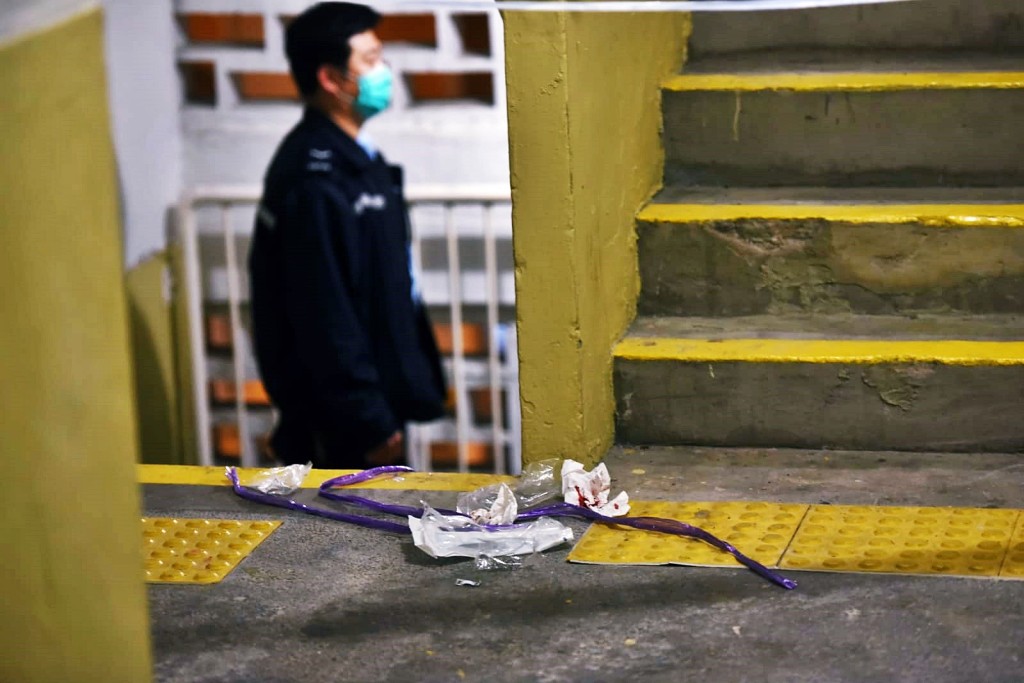 現場遺下染血紙巾。