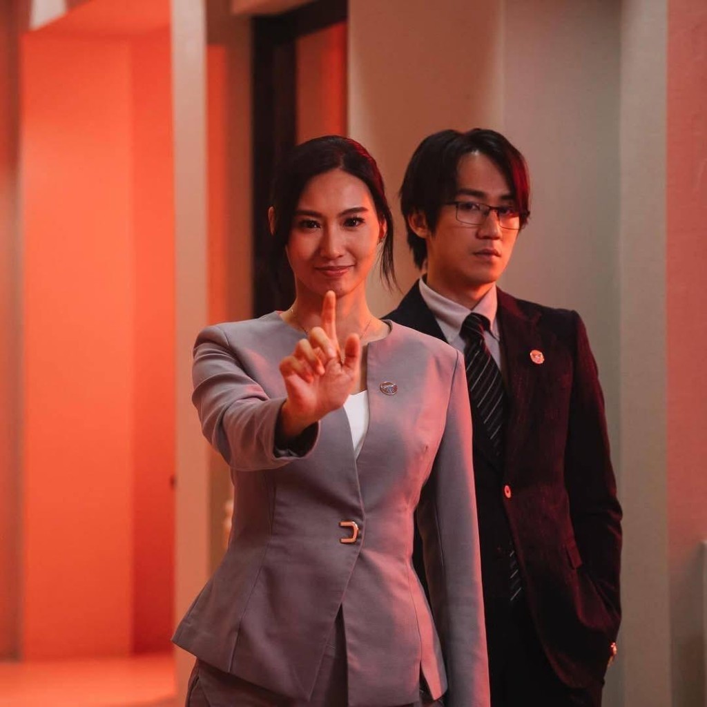 《弊傢伙!我要去祓魔》吳肇軒(後)是「美妝堂」顧問醫生,心丹研發者,被萬無極以鎖靈符控制思想。 《弊傢伙!我要去祓魔》吳肇軒(後)是「美妝堂」顧問醫生,心丹研發者,被萬無極以鎖靈符控制思想。
