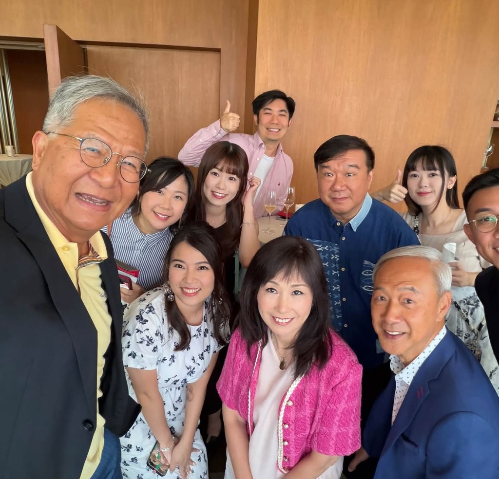 前香港天文台助理台長梁榮武與賓客合照。