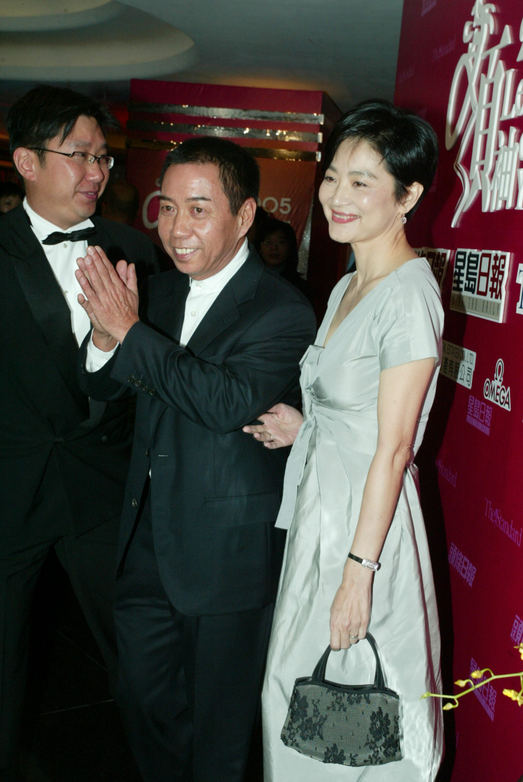 邢李㷧在“2005年杰出领袖选举”获奖，当时更在台上多谢太太林青霞。